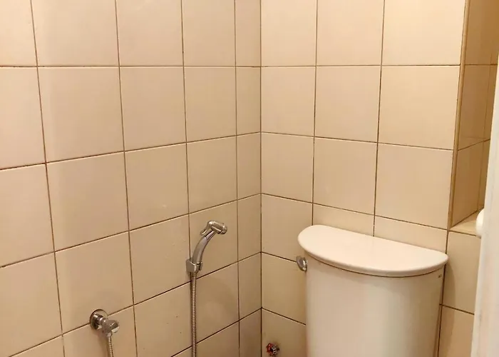 Unit At The Center Of Alabang Apartment Manila
